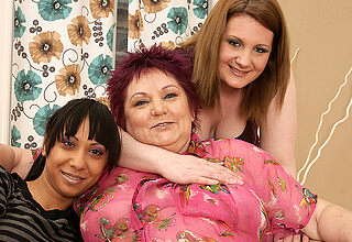 Three old and young lesbians making again other wet